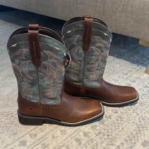 BNWT Ariat women’s cowboy boots